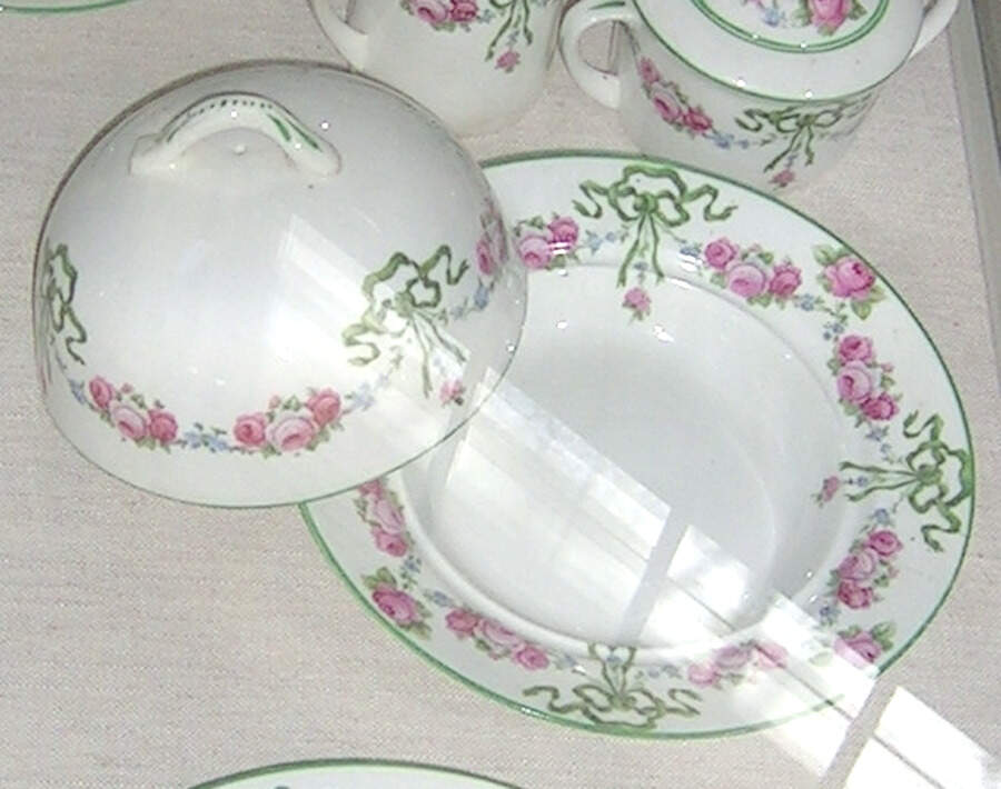 1174 Muffin Dish & Lid by Minton-1