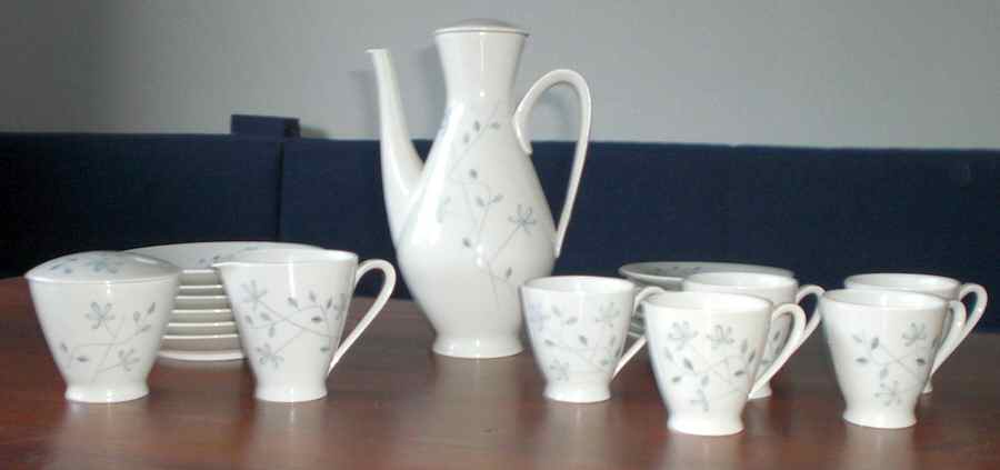 MSS186 Mini Coffee Pot & Lid by Meissen (Germany)-1