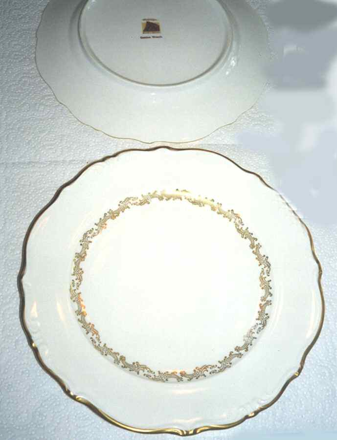 Golden Wreath Dinner Plate by Meissmen-1