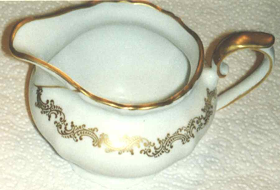 Golden Wreath Creamer by Meissmen-1