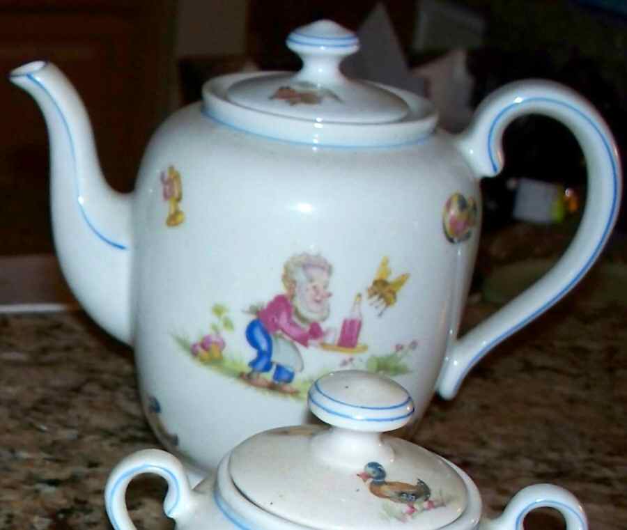 1439 Mini Tea/Coffee Pot & Lid by Mitterteich-1