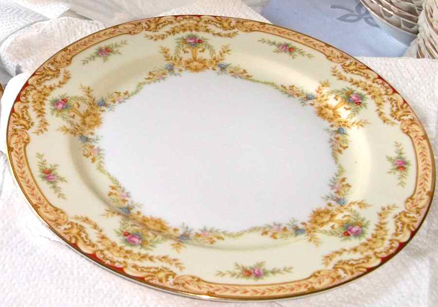 Mabel Dinner Plate by Meito-1