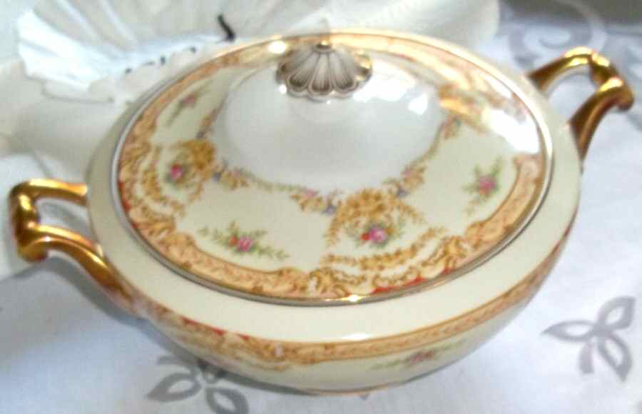 Mabel Round Covered Vegetable by Meito-1