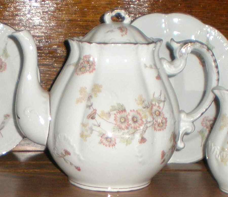 MEG15 Teapot & Lid by Merkelsgrun-1