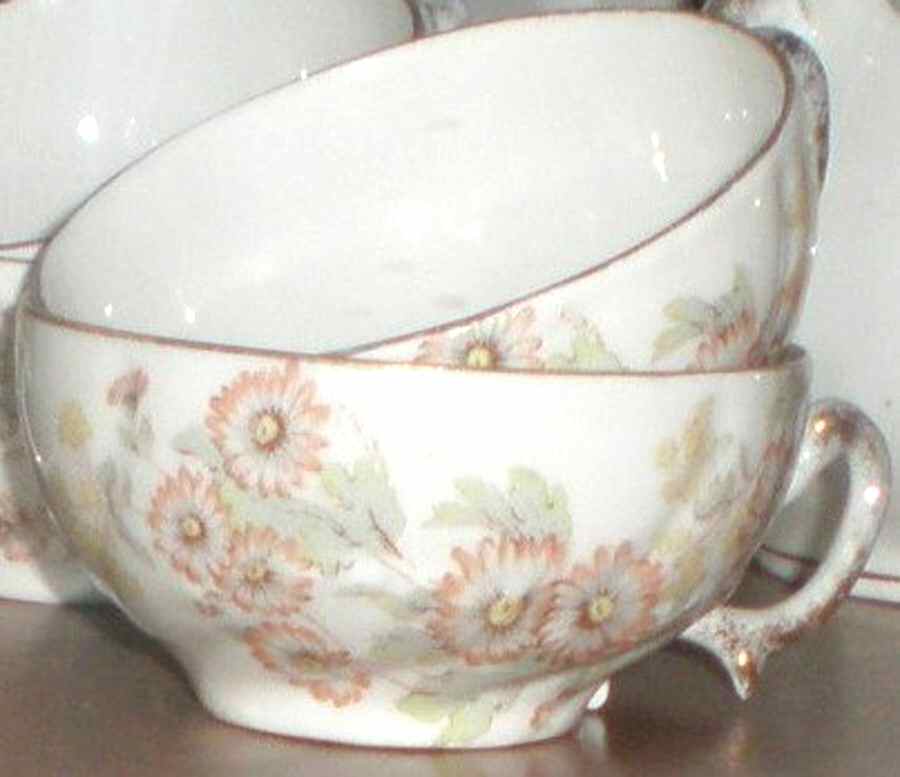 MEG15 Footed Cup by Merkelsgrun-1