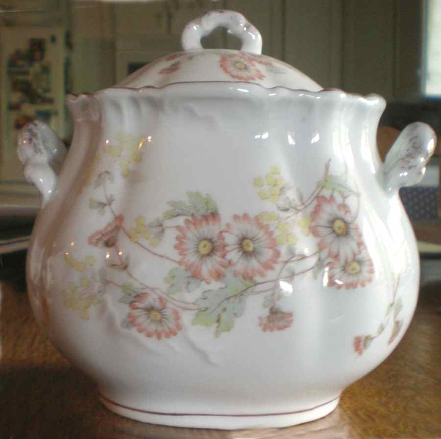 MEG15 Sugar Bowl & Lid by Merkelsgrun-1
