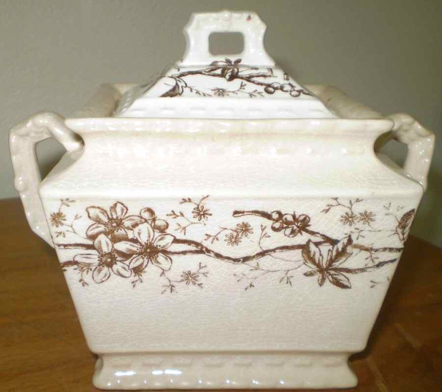 MAS70 Sugar Bowl & Lid by Mason's-1