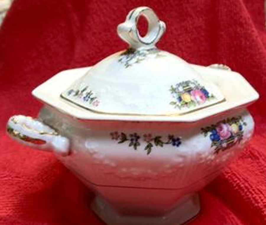 ST KILDA Round Covered Vegetable by J & G Meakin-1