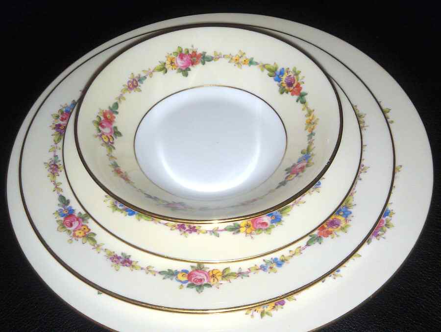 H3983 Dinner Plate by Minton-1