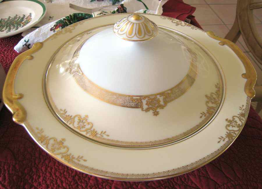 MEI1082 Round Covered Vegetable by Meito-1