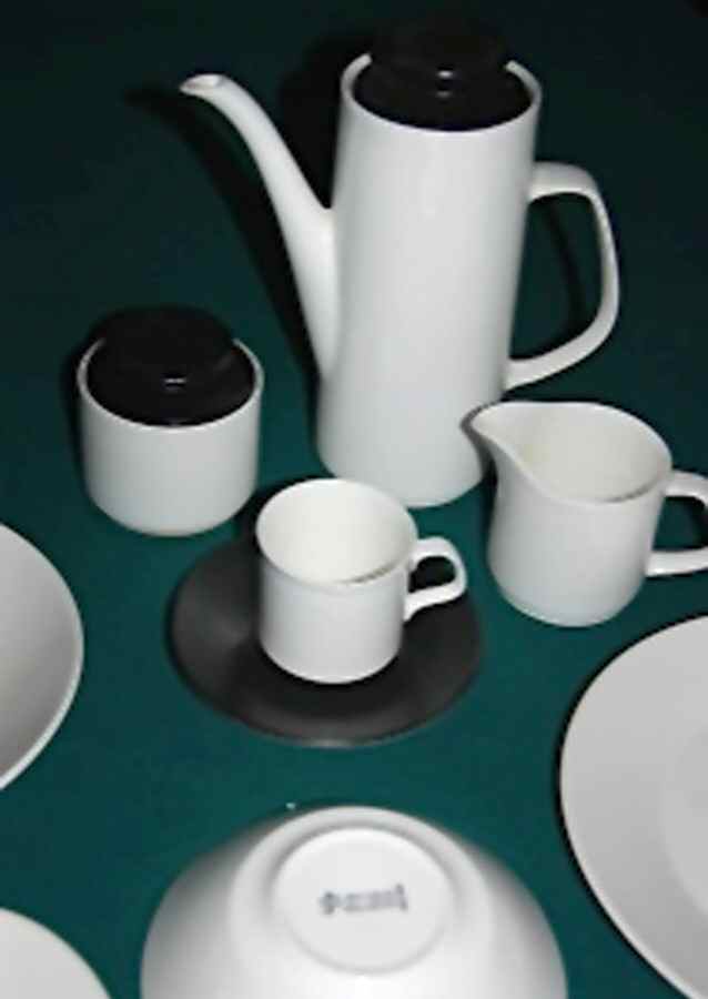 MEK320 Coffee Pot & Lid by J & G Meakin-1
