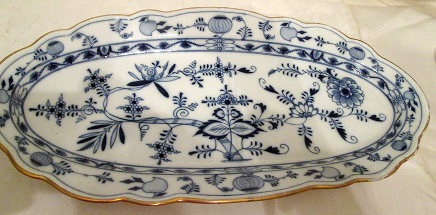 Blue Onion (Gold Trim, Oval Stamp) 20" Fish Platter by Meissen (Germany)-1