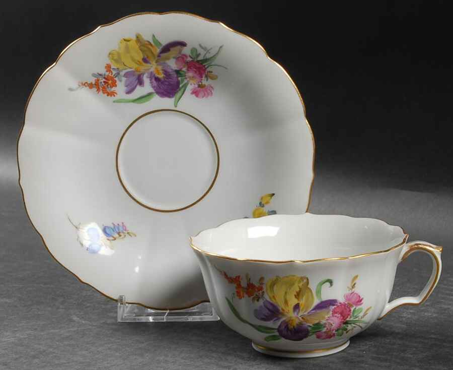 MSS197 Flat Cup & Saucer Set by Meissen (Germany)-1
