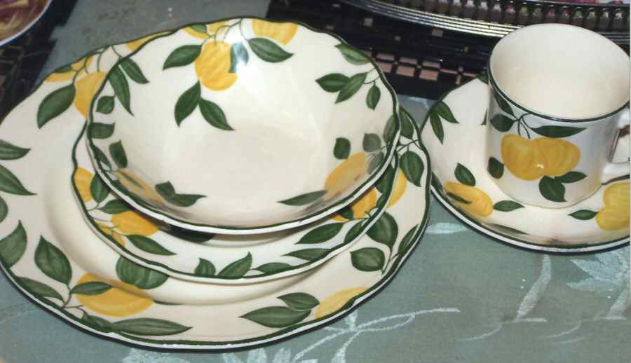 Lemon Dinner Plate by J & G Meakin-1