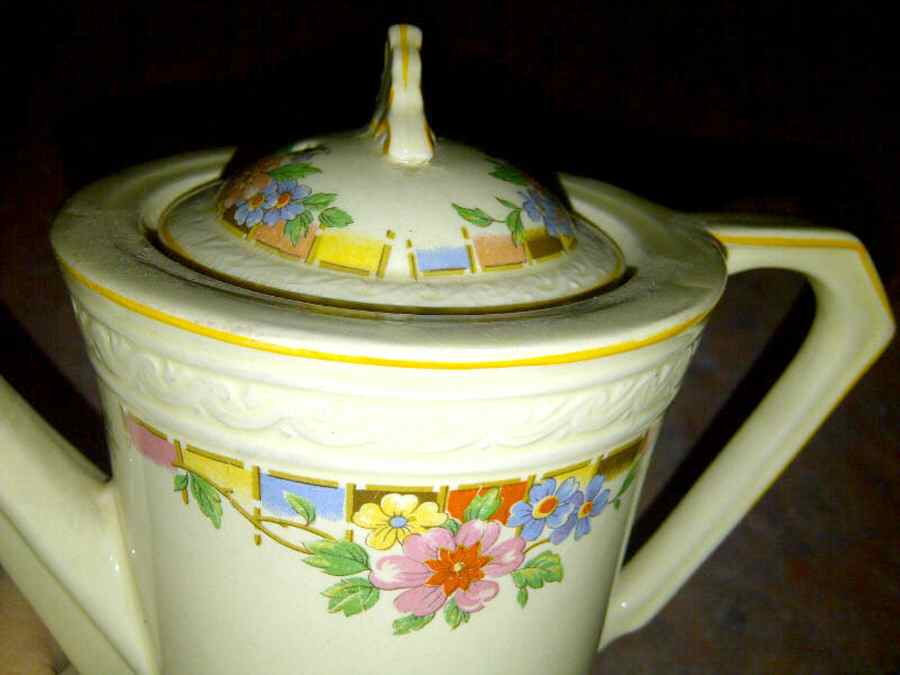 MEK327 Teapot & Lid by J & G Meakin-1