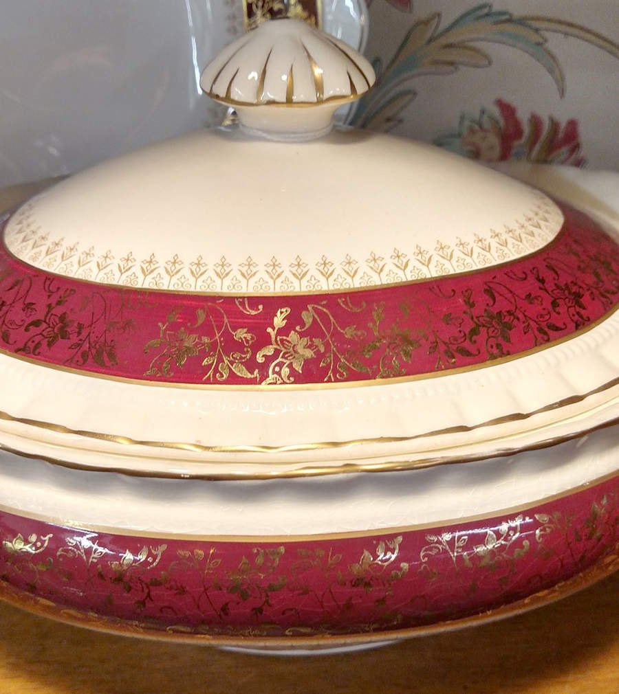 Duchess Round Covered Vegetable by J & G Meakin-1