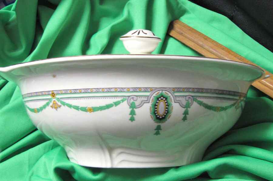 Marquess Round Covered Vegetable by Alfred Meakin-1