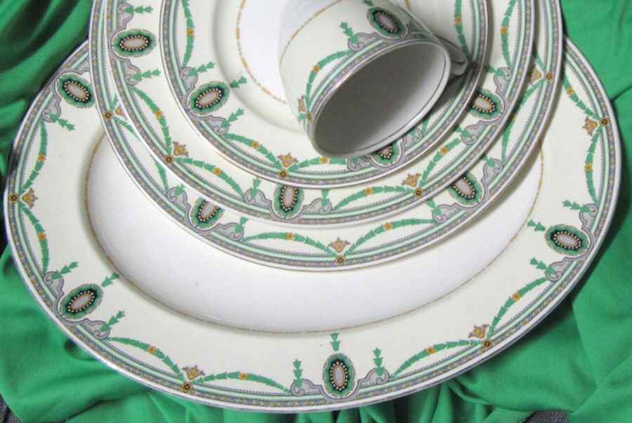 Marquess 12" Oval Serving Platter by Alfred Meakin-1