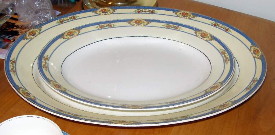 MEK401 11" Oval Serving Platter by J & G Meakin-1