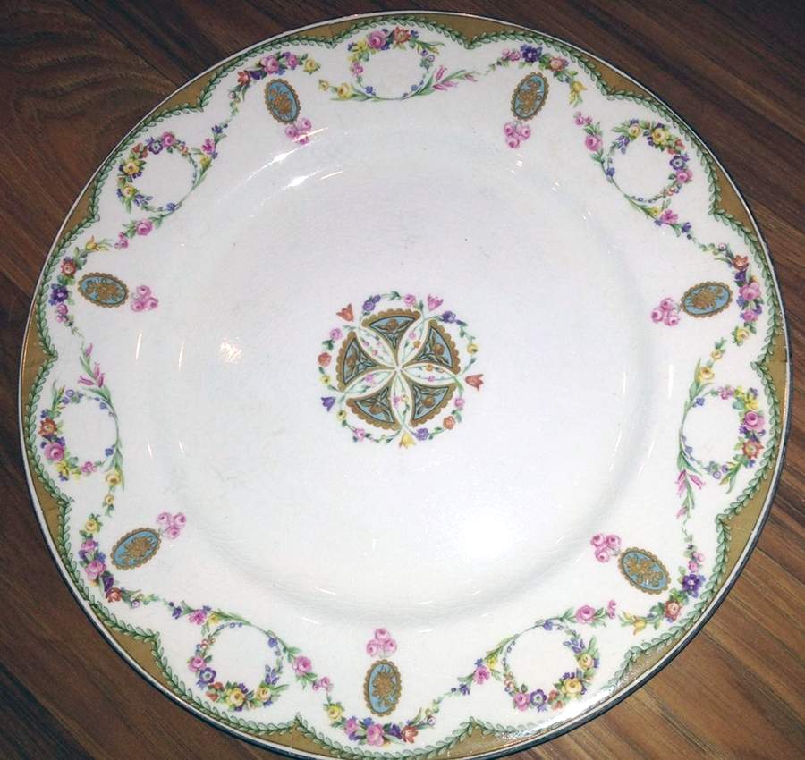 MEK339 Dinner Plate by J & G Meakin-1