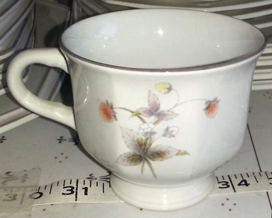 Wild Strawberries Footed Cup by Mikasa-1