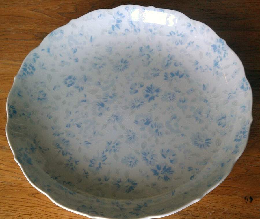 Pinafore 11" Deep Round Platter by Mikasa-1