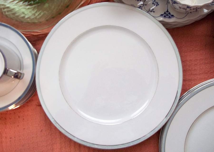 Westbury Dinner Plate by Meito-1