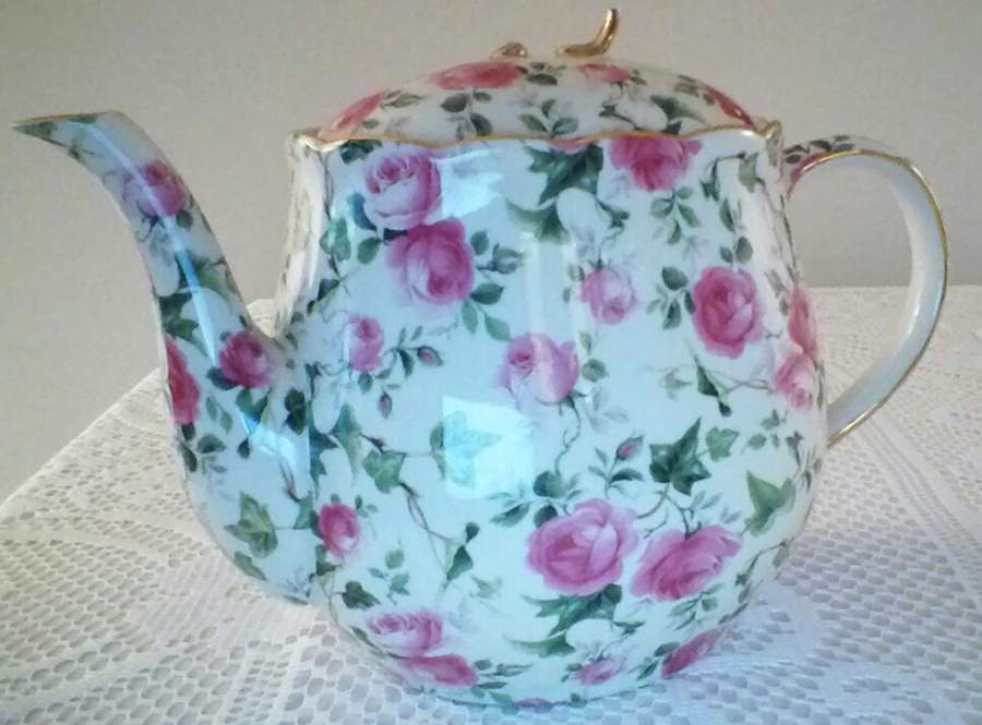 MNM4 Teapot & Lid by Madison & Max-1