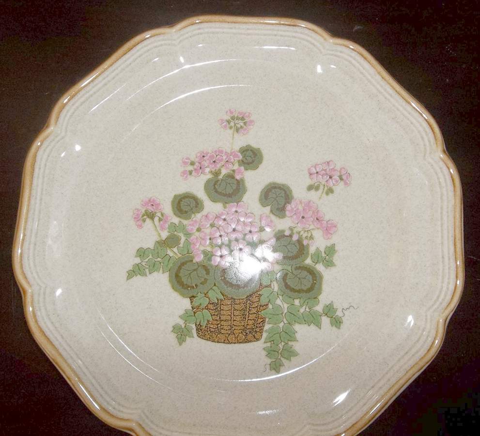 MIK39 Dinner Plate by Mikasa-1