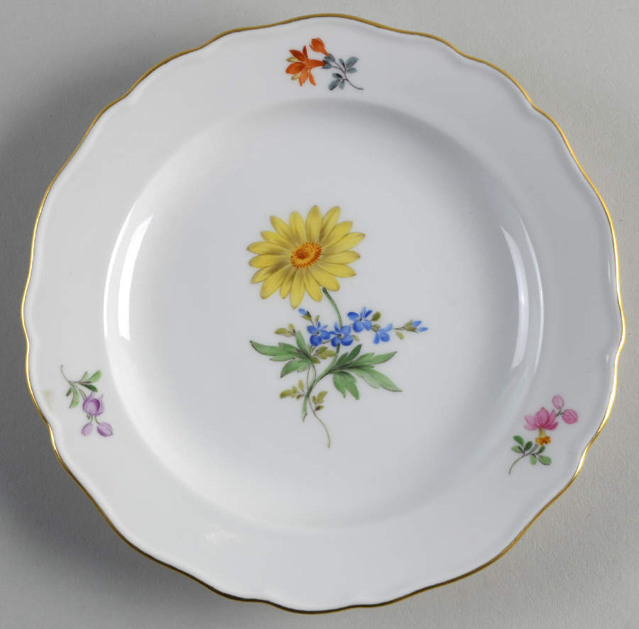 389 Dessert/Pie Plate by Meissen (Germany)-1