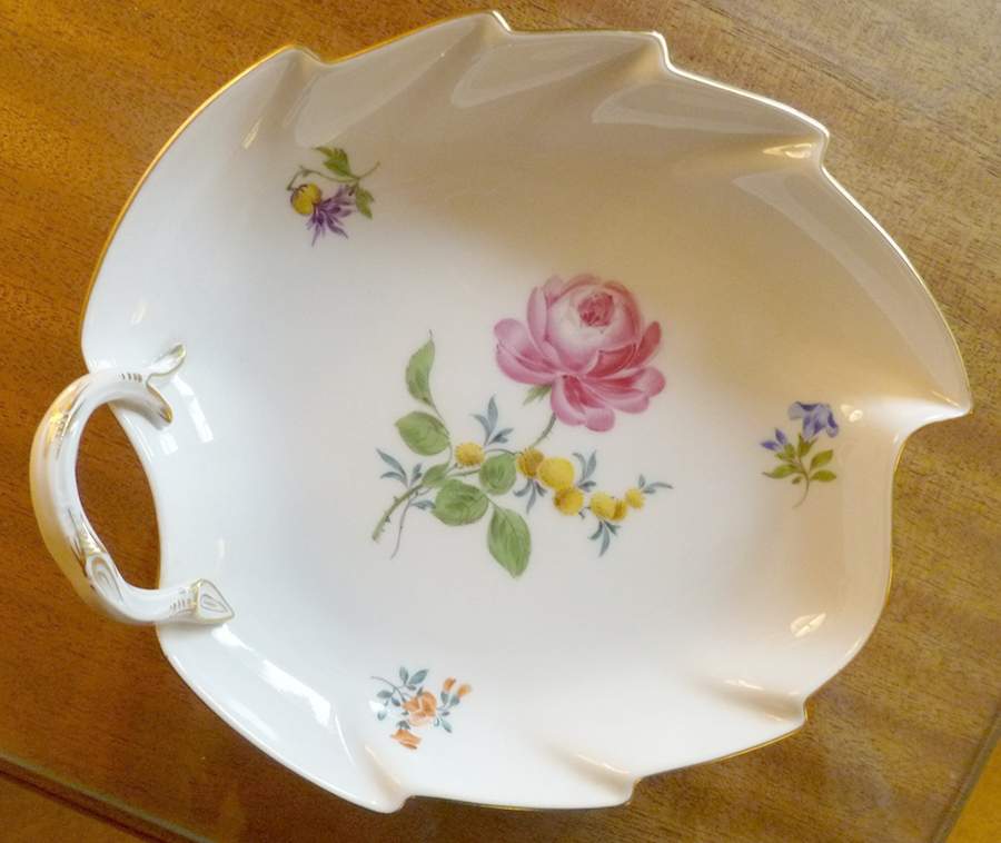 389 Leaf Shaped Dish by Meissen (Germany)-1
