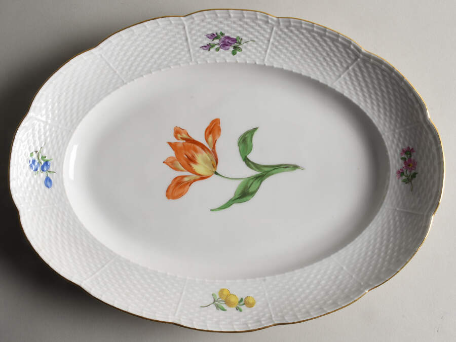 MSS231 14" Oval Serving Platter by Meissen (Germany)-1