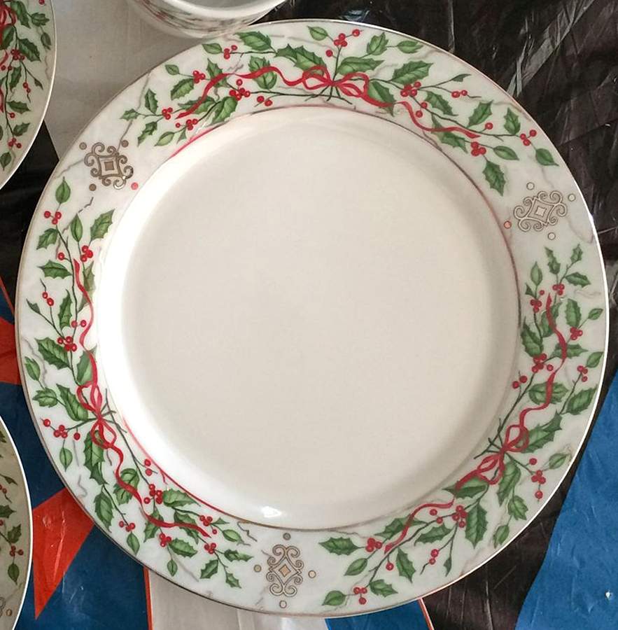 Noel Platinum Dinner Plate by Madison & Max-1