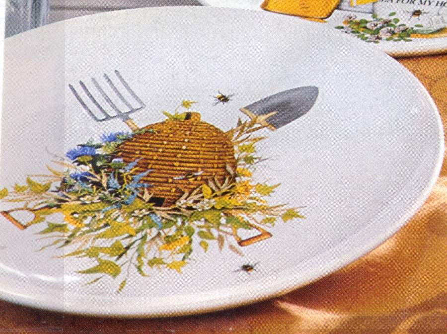 Bee Dessert/Pie Plate by Monticello-1