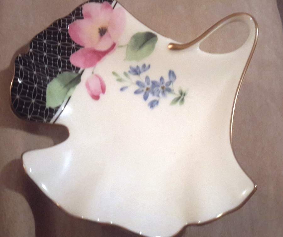 Lace Leaf Shaped Dish by Mikasa-1