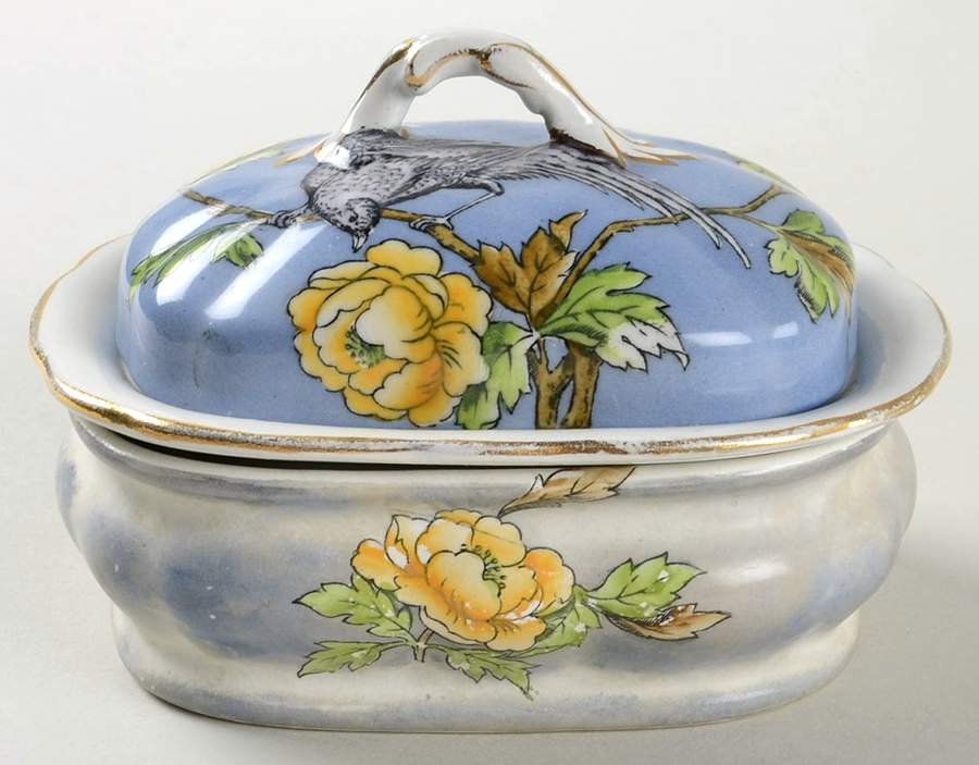 T99 Soap Box with Lid and Strainer by Minton-1