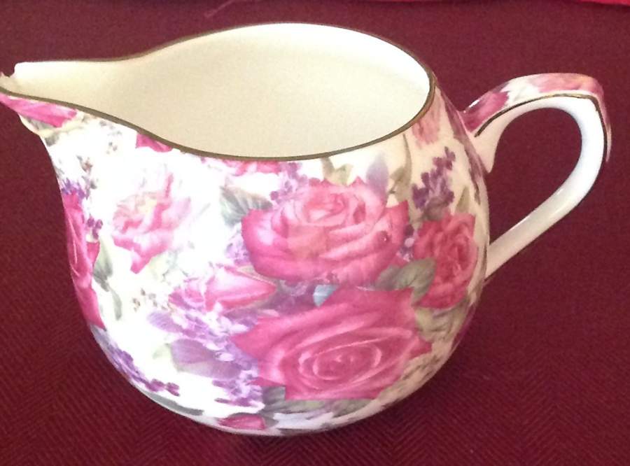 Roseberry Creamer by Maxwell & Williams-1