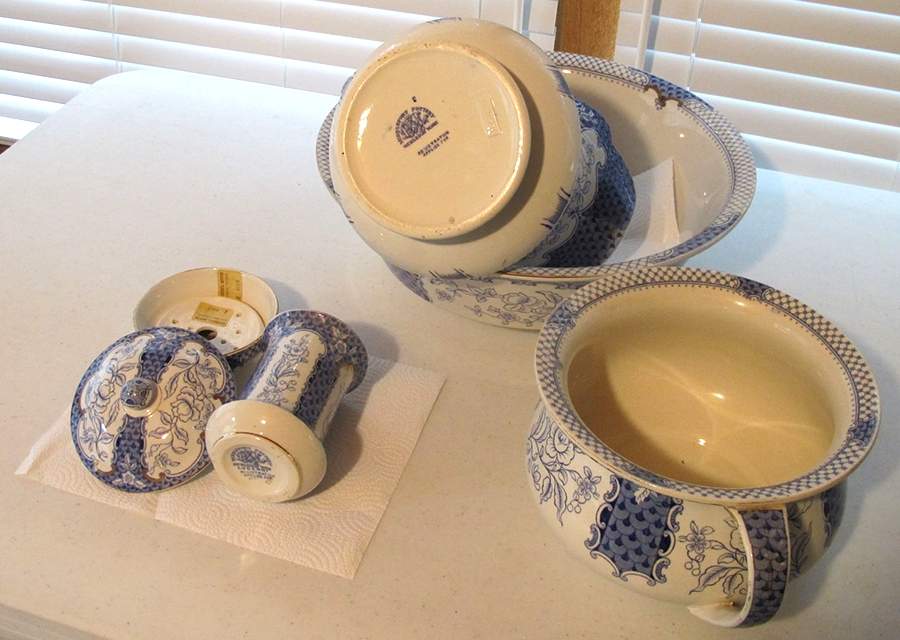 Lucerni Open Chamber Pot by Middleport-1