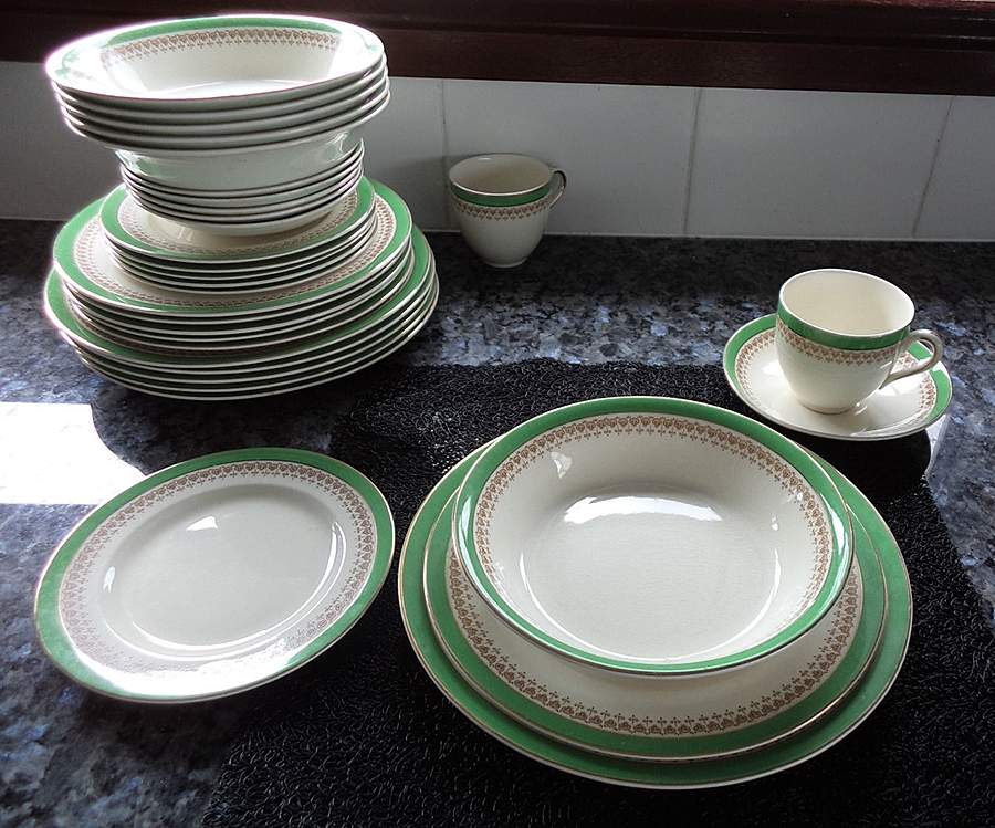 MEA434 Dinner Plate by Alfred Meakin-1