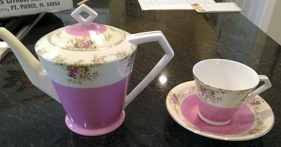 MEI1267 Teapot & Lid by Meito-1