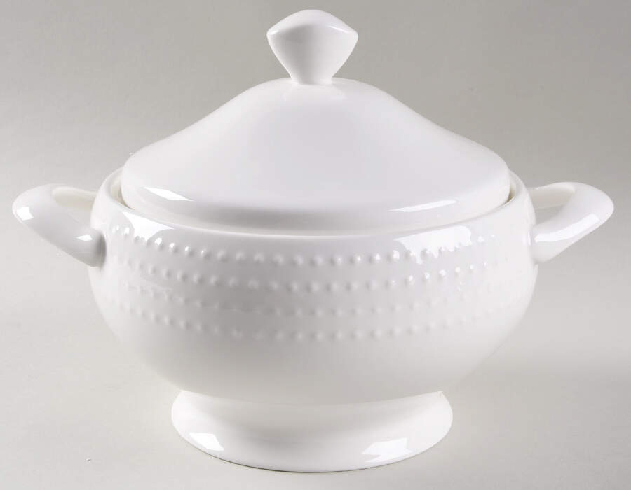 Nellie 2 Qt Round Covered Casserole by Mikasa-1