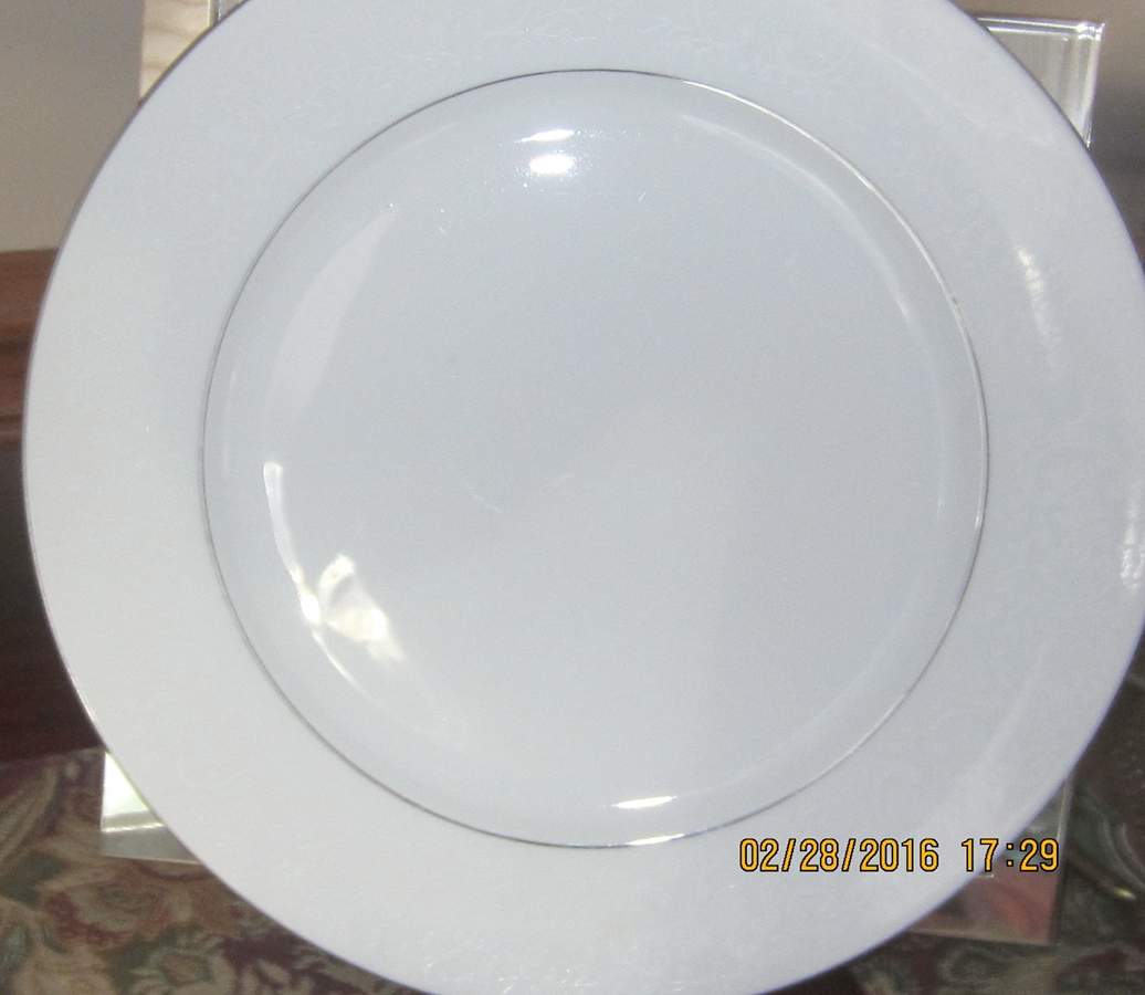 Heirloom Dinner Plate by Mt Hira-1