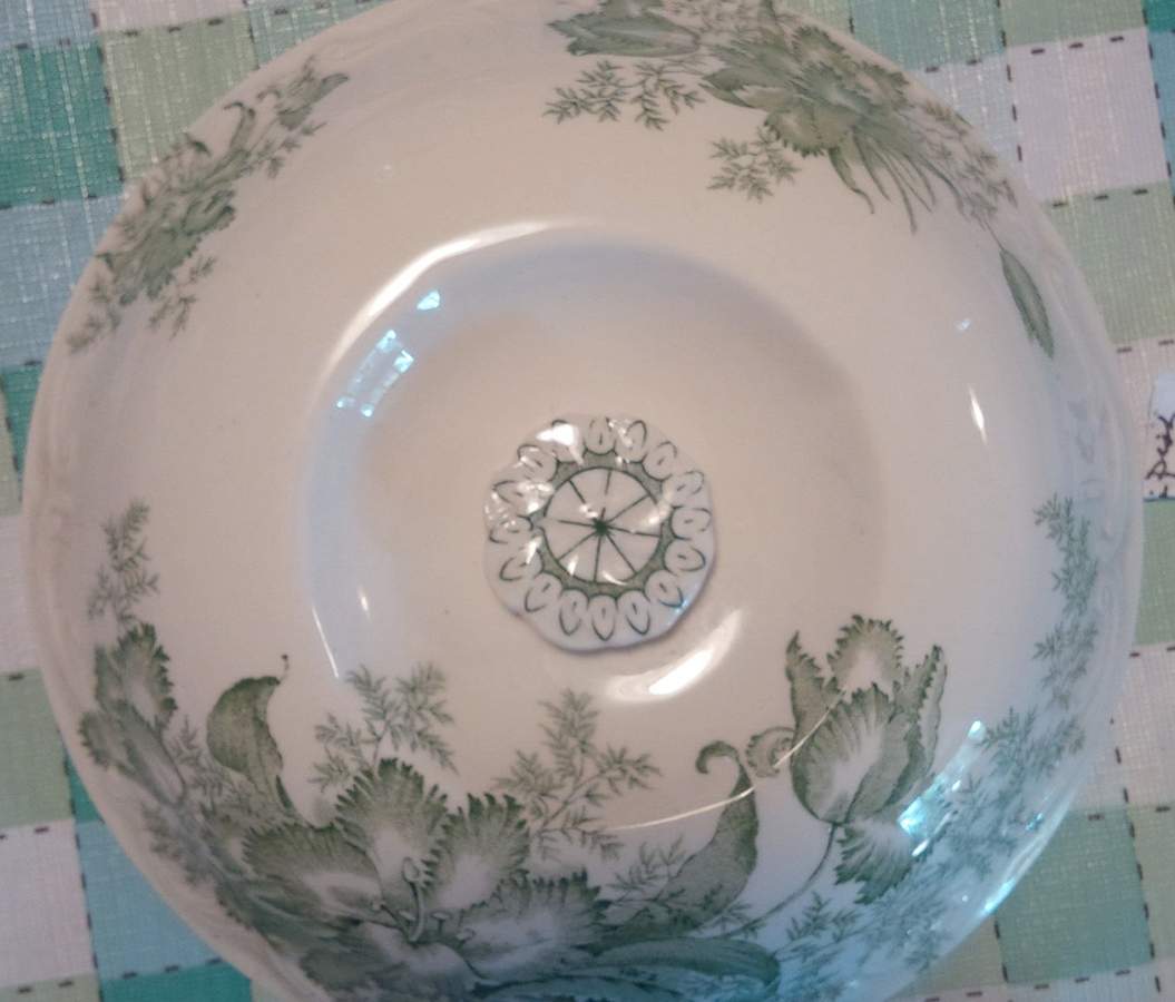 Tulip Green Round Covered Vegetable by J & G Meakin-1