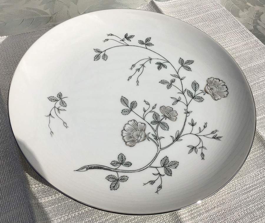 Silver Mallow Dinner Plate by Mizuho China (Japan)-1