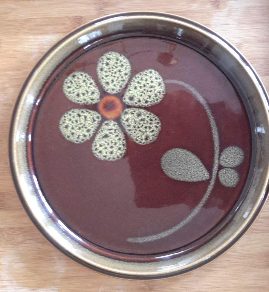 Aglow Dinner Plate by Mikasa-1