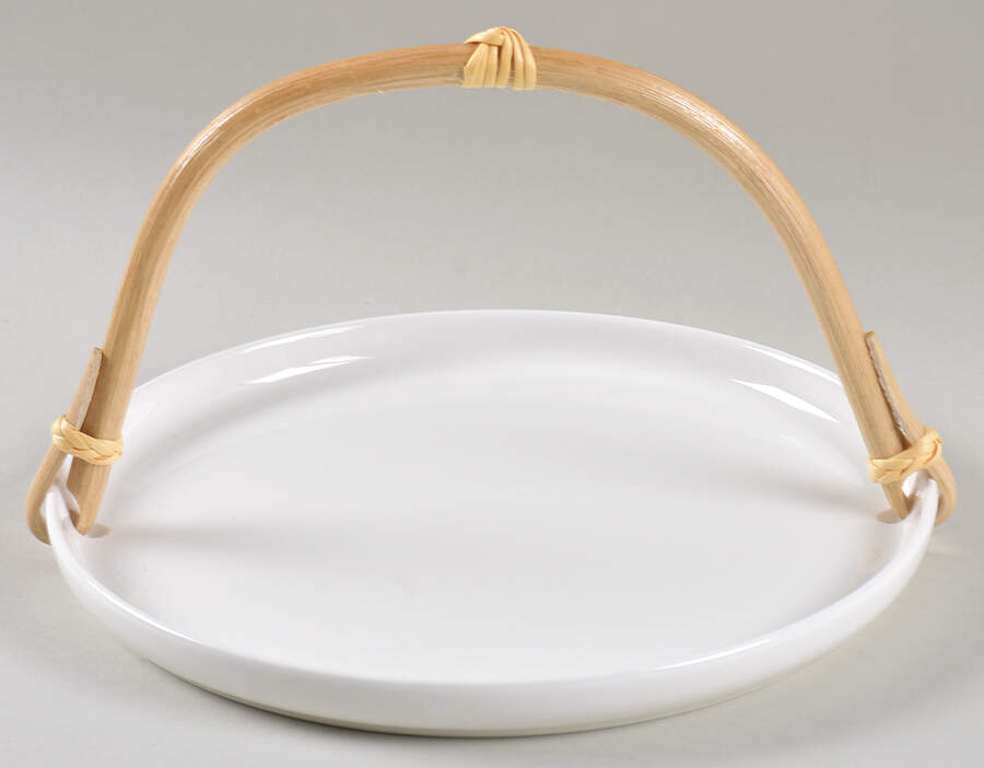 Samantha 5 3/8"-5 5/8" Bamboo Handled Serving Plate  HC by Mikasa-1