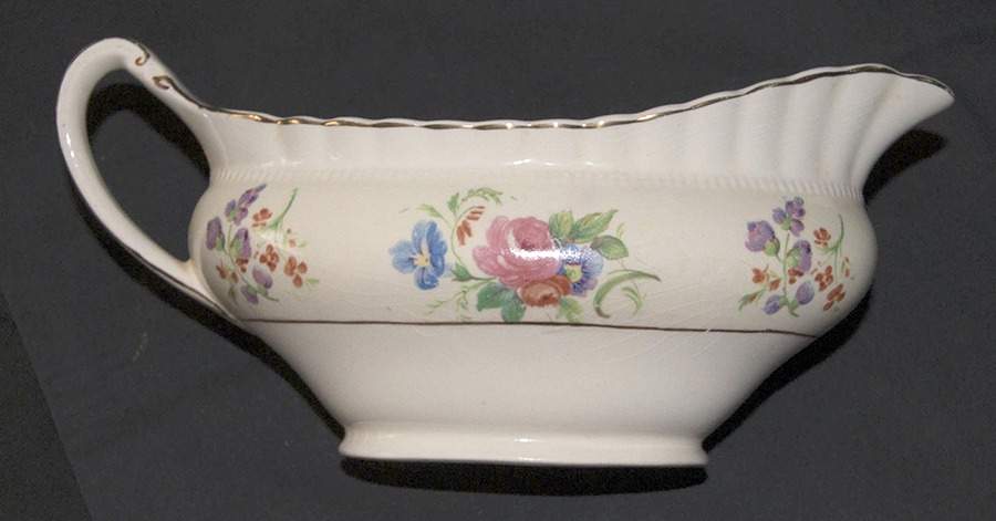 Splendour Gravy Boat by J & G Meakin-1