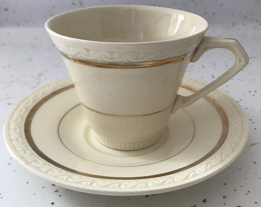 MEK447 Footed Cup & Saucer Set by J & G Meakin-1
