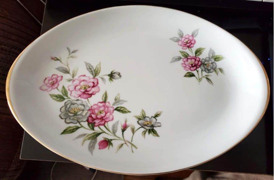Granada 14" Oval Serving Platter by Meito-1