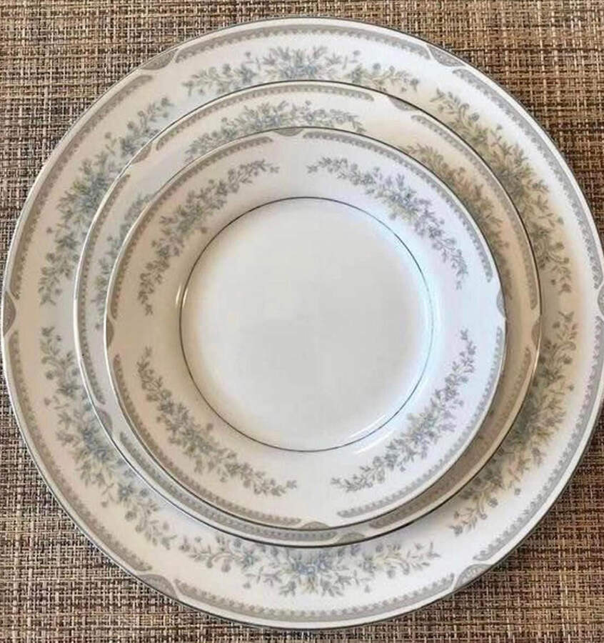 Georgian Blue Dinner Plate by Mayfair (Japan)-1